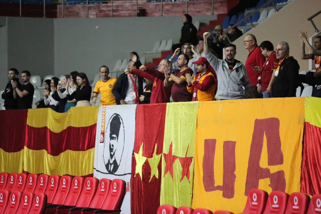 Galatasaray taraftarının çabası yetmedi. Sarı-kırmızılılar 3-1 mağlup oldu 3